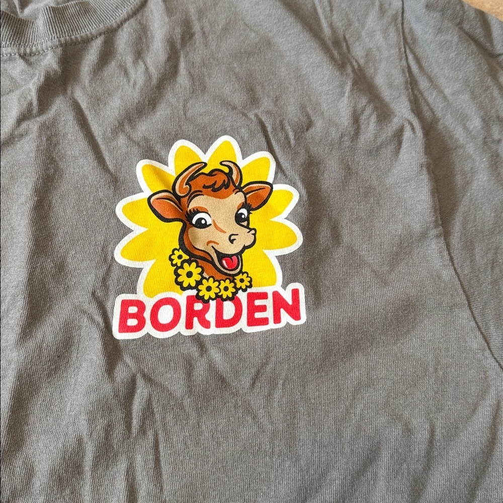 Borden / Elsie the Milk Cow Gray T-Shirt with Logo short sleeve size medium